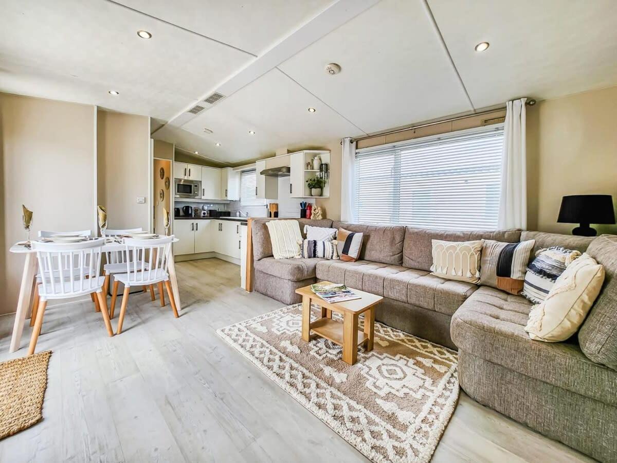 Escape To Paradise At Pevensey Bay Holiday Park 13 Woodland Walk Villa Exterior photo