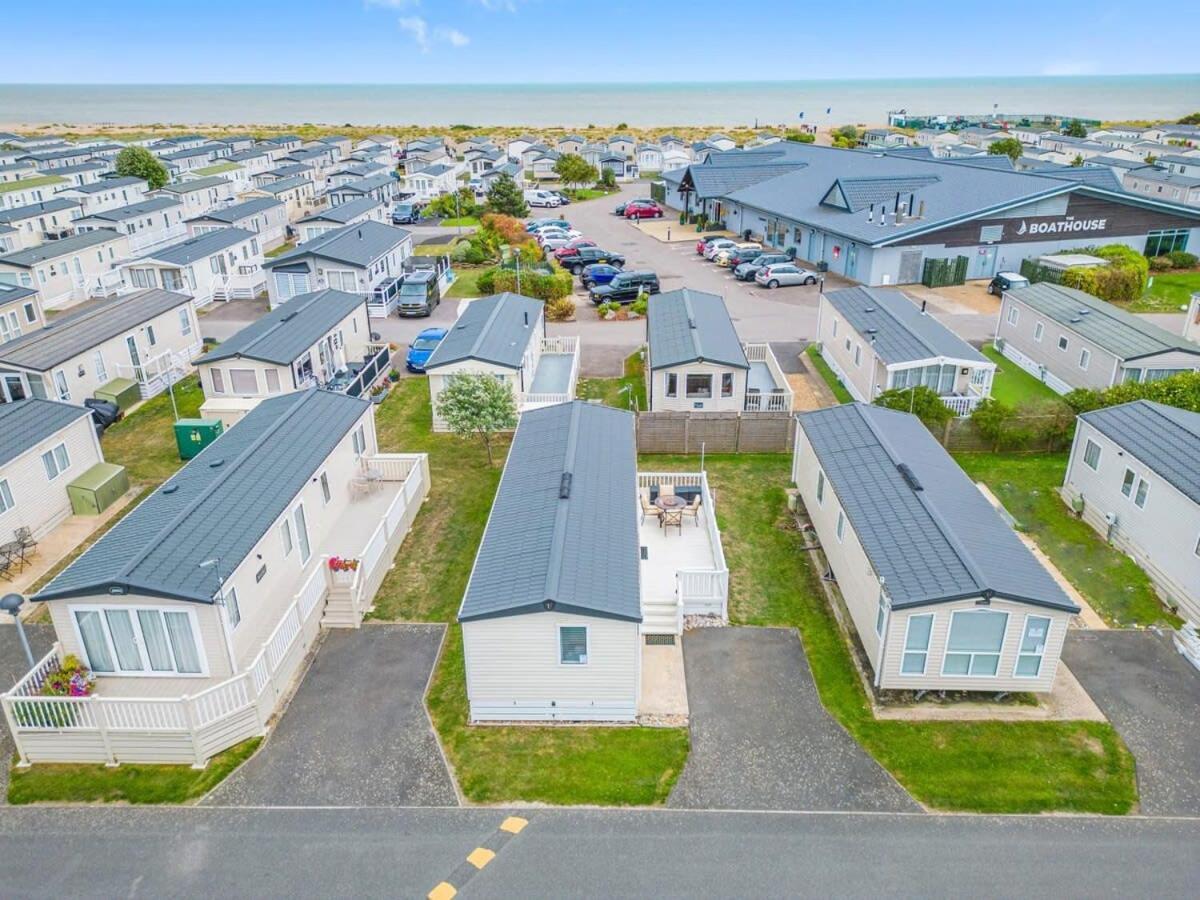 Escape To Paradise At Pevensey Bay Holiday Park 13 Woodland Walk Villa Exterior photo